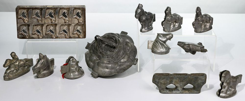 Lot 289: Metal Ice Cream and Chocolate Mold Assortment