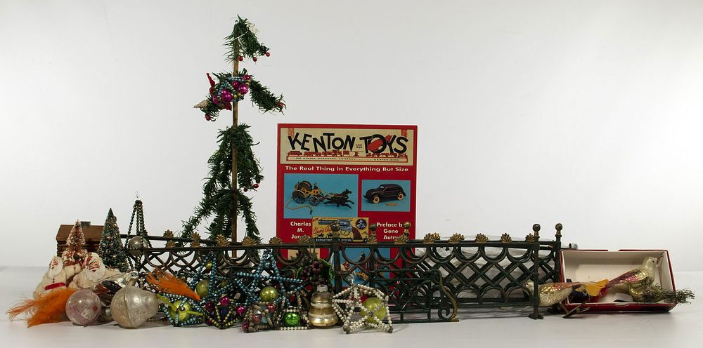 Lot 292: Kenton Fencing and Christmas Object Assortment