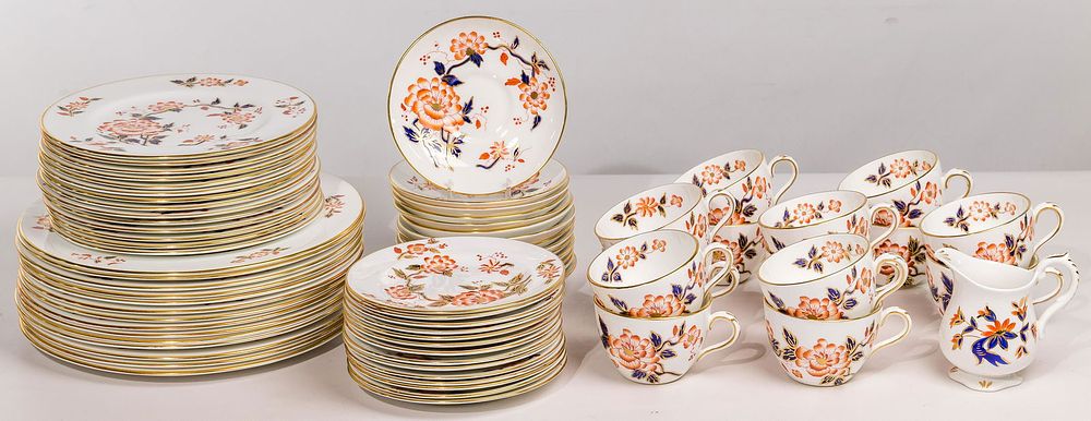 Lot 325: Crown Staffordshire 'Imari' China Service