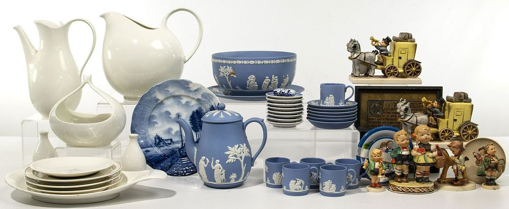 Lot 343: Decorative Object Assortment