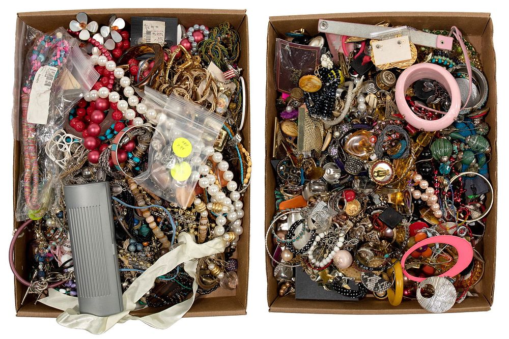 Lot 171: Silver and Costume Jewelry Assortment