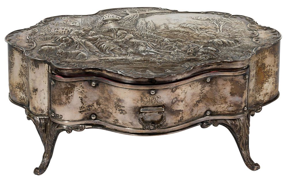 Lot 253: William Comyns & Sons Ltd Sterling Silver Jewelry Box