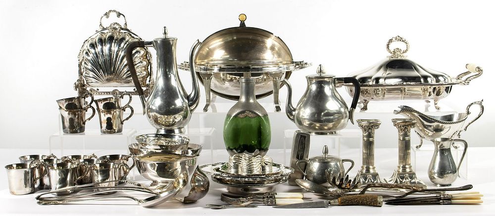 Lot 258: Silverplate and Pewter Object Assortment