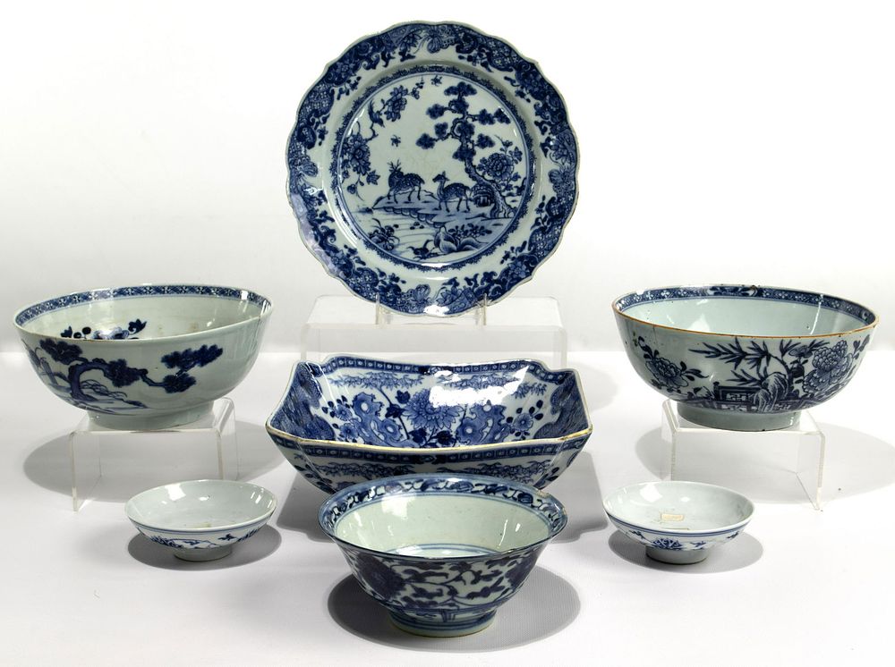 Lot 279: Chinese Blue and White Porcelain Assortment
