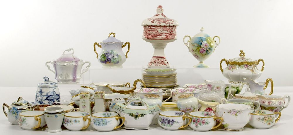 Lot 476: Porcelain Tableware Assortment