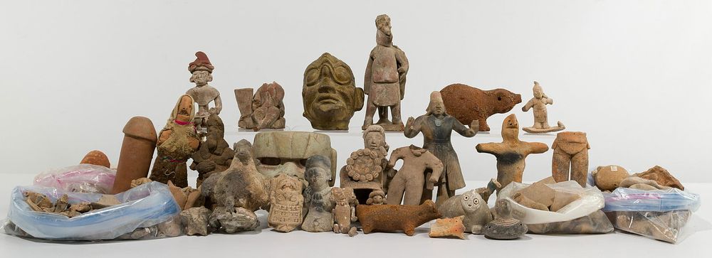 Lot 561: Pre-Columbian Style Figurine and Fragment Assortment