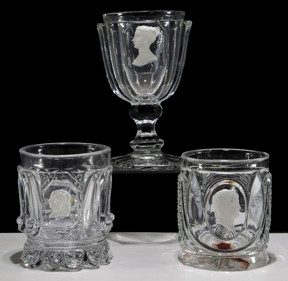 Lot 572: (Attributed to) Baccarat Sulphide Glass