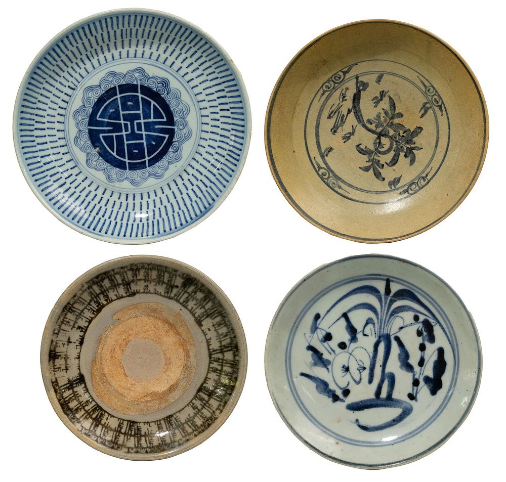 Lot 236: Ming Style Export Ware Assortment