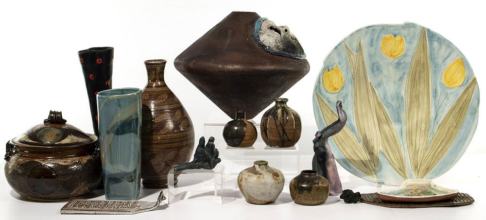 Lot 284: Studio Pottery Assortment