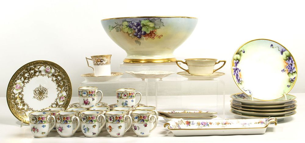 Lot 292: Porcelain Tableware Assortment