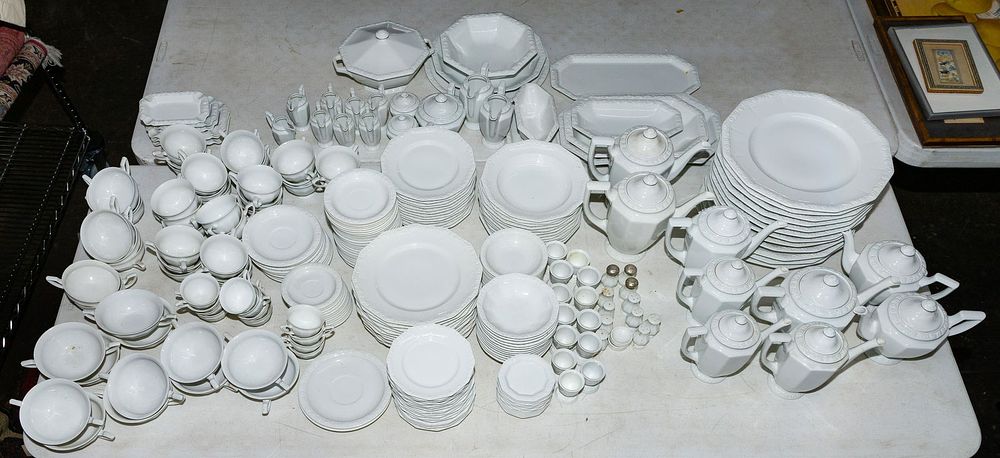 Lot 229: Rosenthal 'Maria White' Porcelain Dinnerware