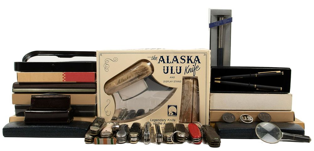 Lot 286: Pen and Knife Assortment