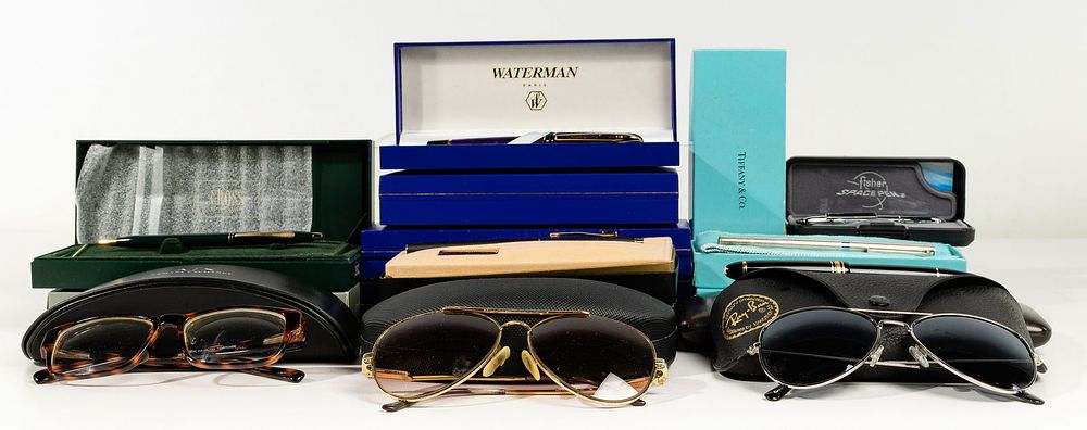 Lot 297: Pen Assortment
