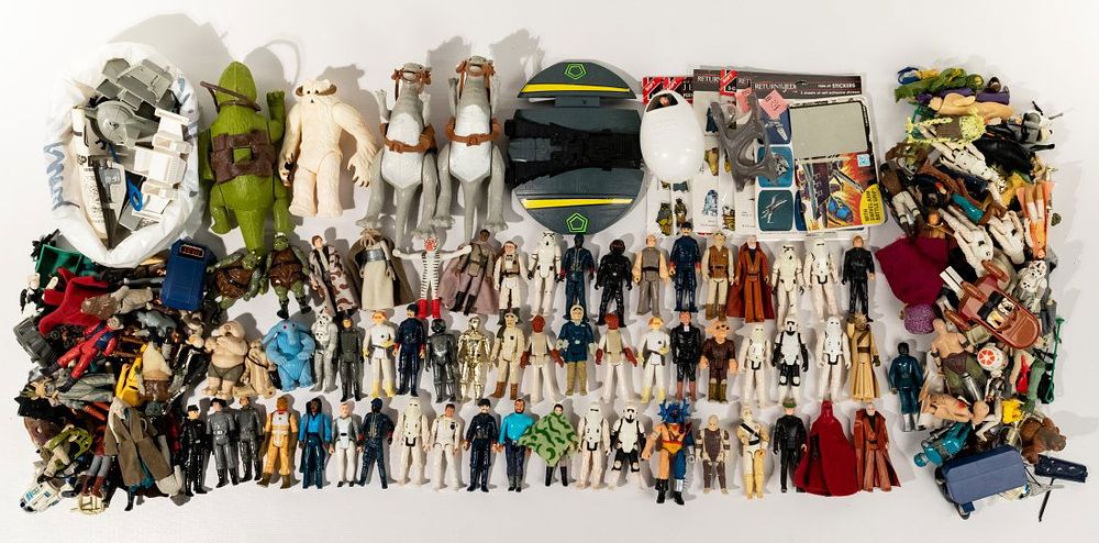 Lot 321: Star Wars and Star Trek Action Figure Assortment