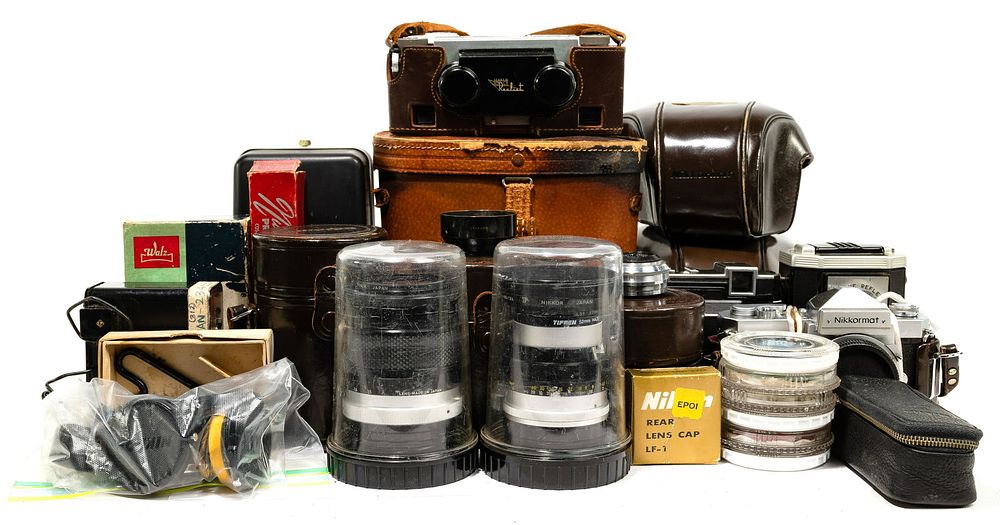 Lot 325: Camera and Accessory Assortment