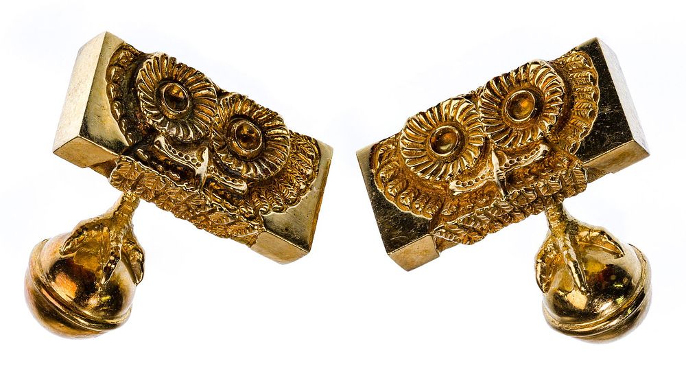 Lot 365: 18k Yellow Gold Owl Cufflink Set