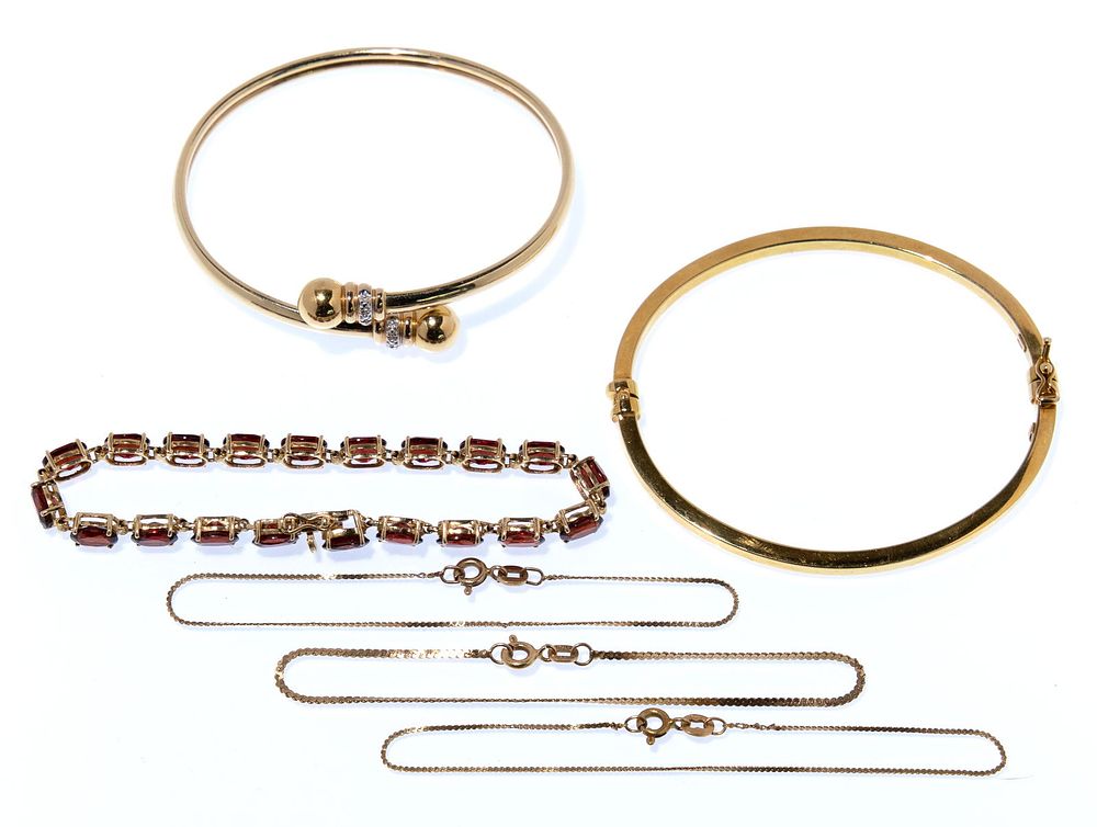 Lot 379: 14k Yellow Gold Bracelet Assortment