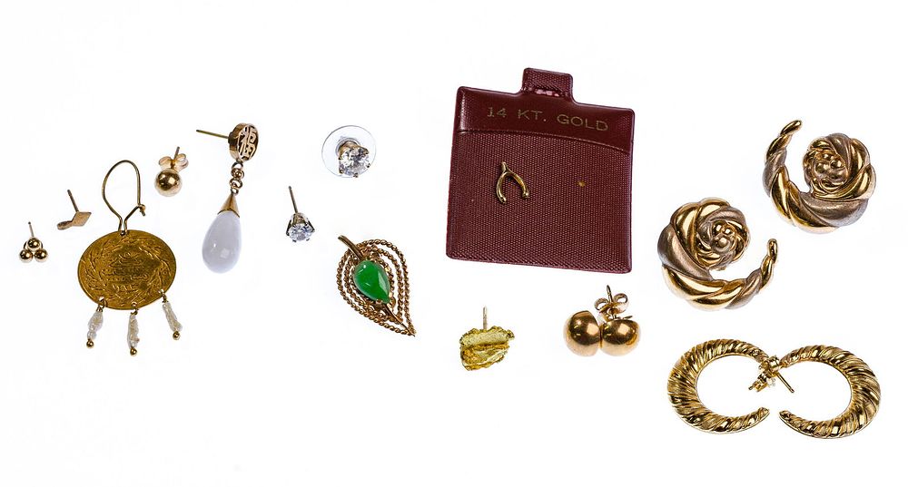 Lot 388: 14k Yellow Gold Earring Assortment