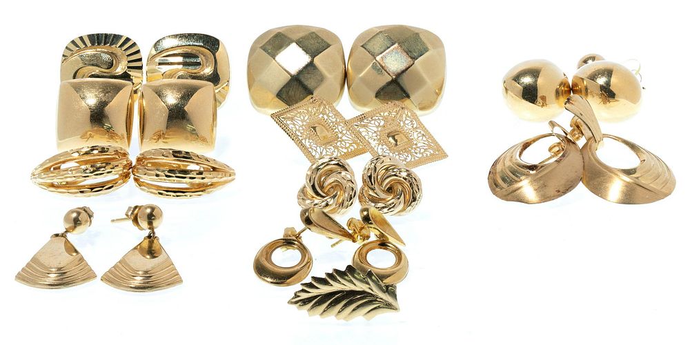 Lot 391: 14k Yellow Gold Earring Assortment
