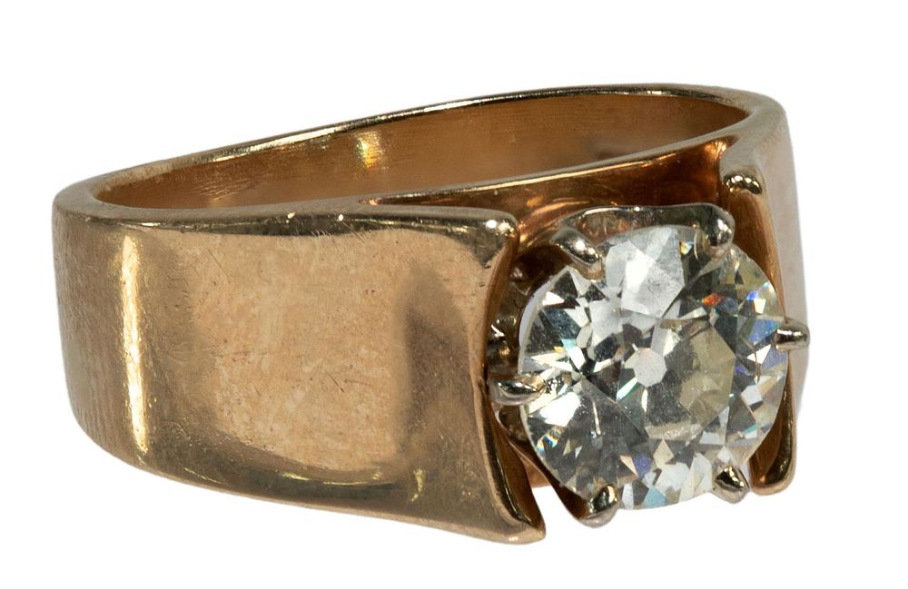 Lot 393: 14k Yellow Gold and Diamond Ring