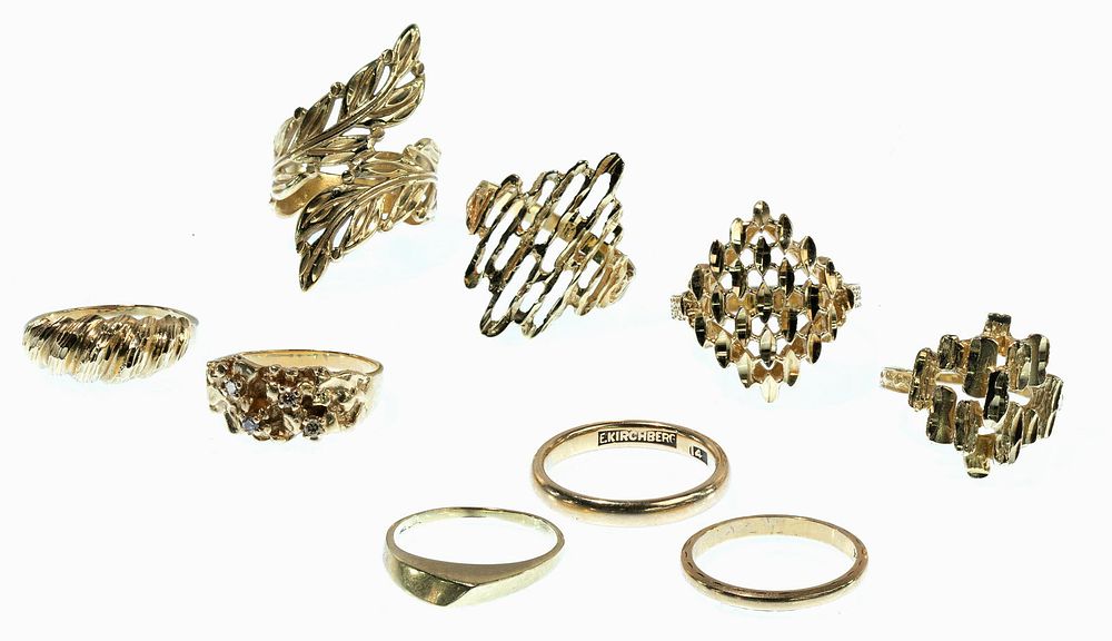 Lot 395: 14k Yellow Gold Ring Assortment