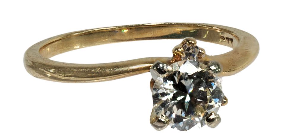 Lot 398: 14k Yellow Gold and Diamond Ring