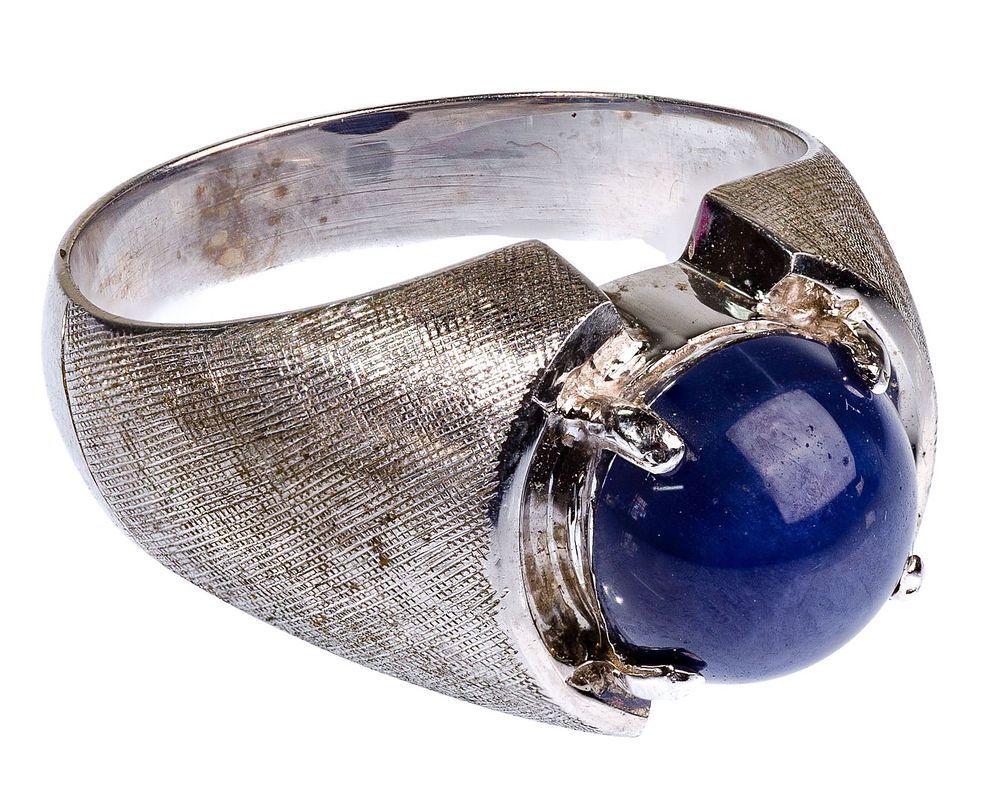 Lot 413: 14k White Gold and Blue Star Sapphire Ring