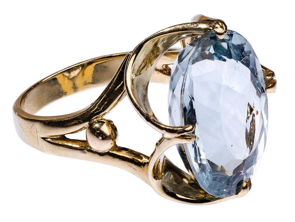 Lot 417: 14k Yellow Gold and Blue Topaz Ring