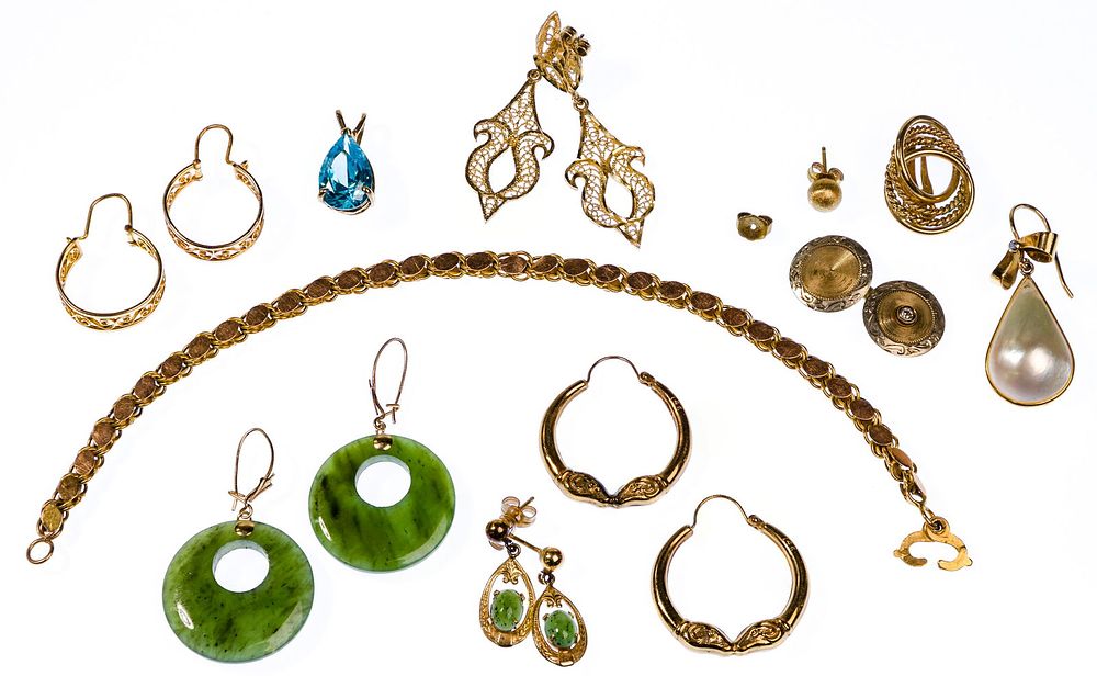 Lot 438: 14k Yellow Gold Jewelry Assortment