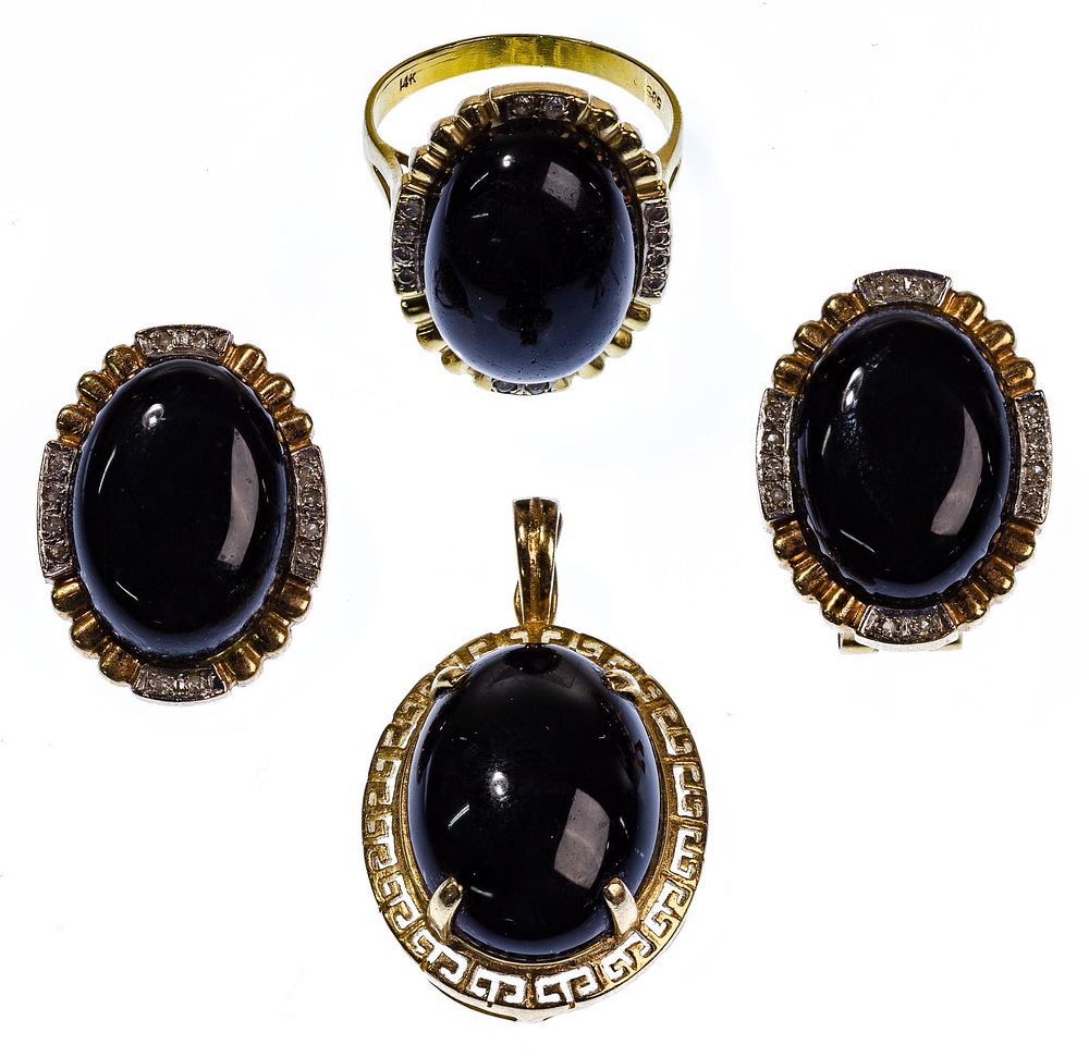 Lot 445: 14k Yellow Gold and Onyx Jewelry Suite