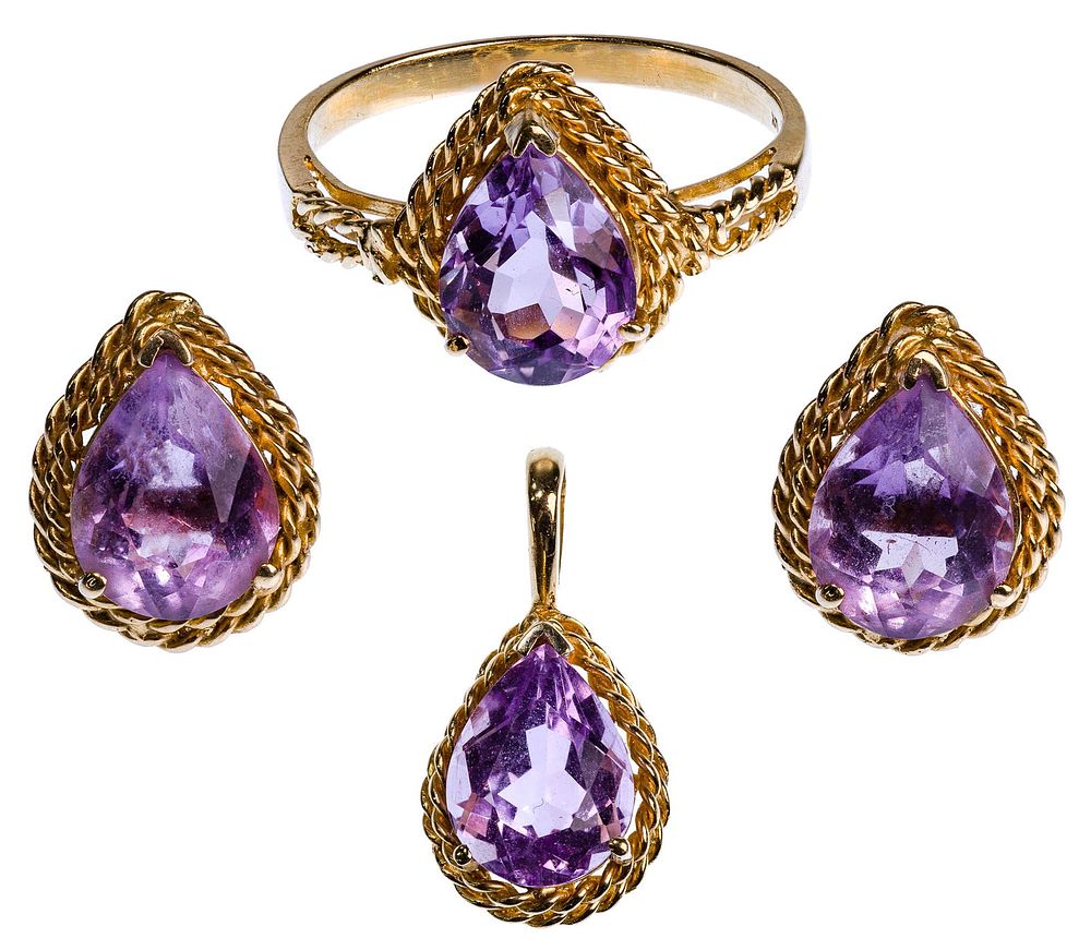 Lot 447: 14k Yellow Gold and Amethyst Jewelry Suite