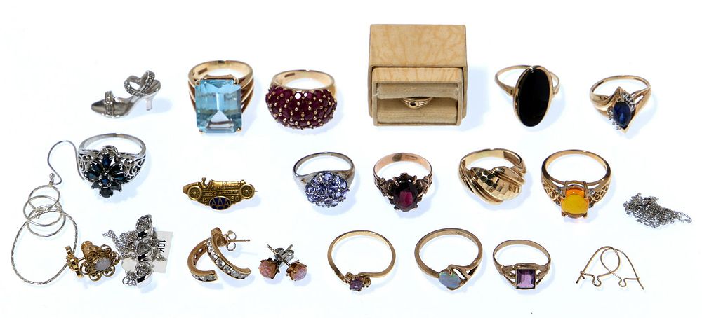 Lot 451: 10k Yellow and White Gold Jewelry Assortment