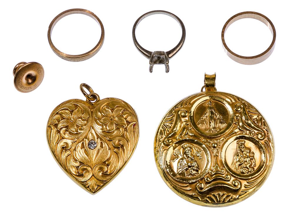 Lot 452: 10k White and Yellow Gold Jewelry Assortment