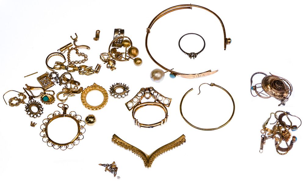 Lot 478: Mixed Scrap Gold Jewelry Assortment