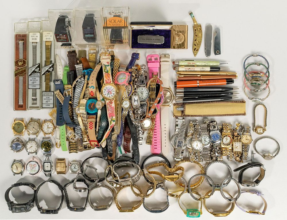 Lot 493: Wristwatch and Part Assortment