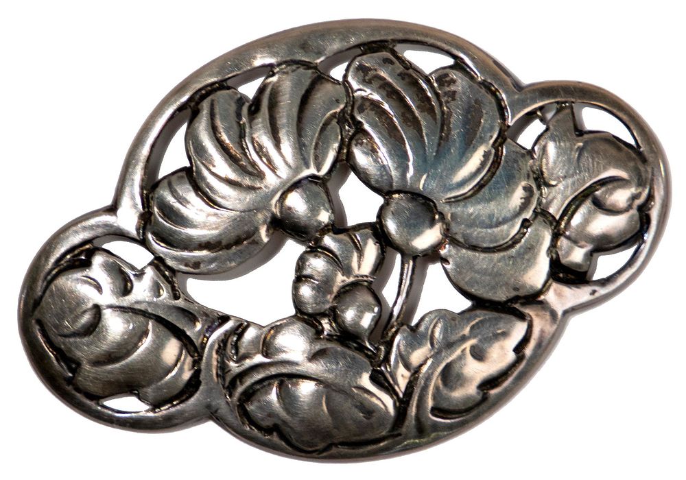 Lot 495: Kalo Shop Sterling Silver Pin