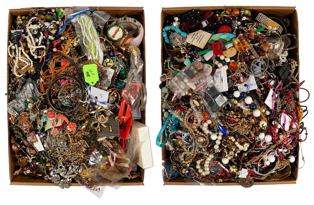 Lot 522: Costume Jewelry Assortment