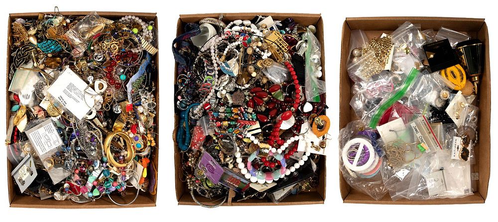 Lot 524: Costume Jewelry Assortment