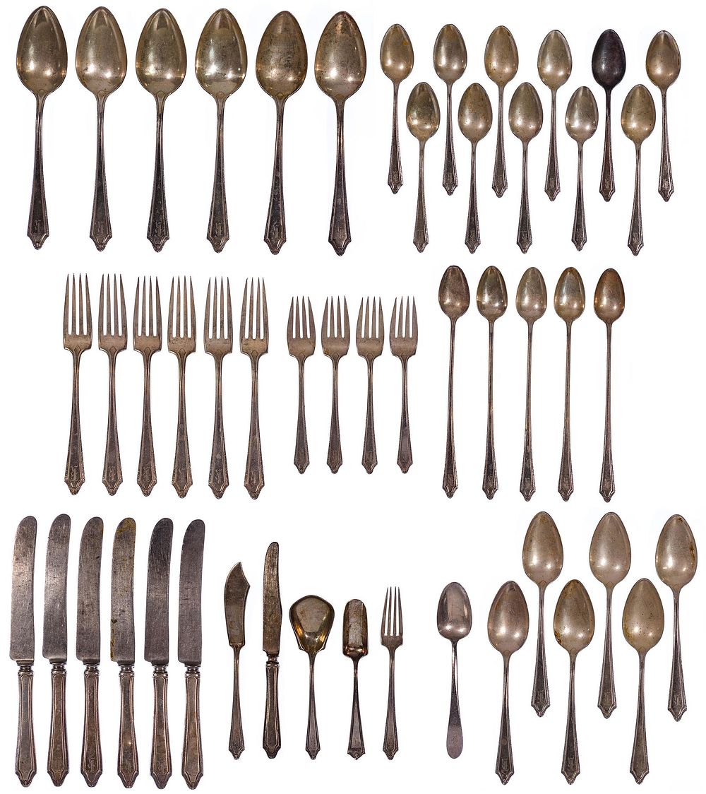 Lot 543: Towle 'Virginia Carvel' Sterling Silver Flatware