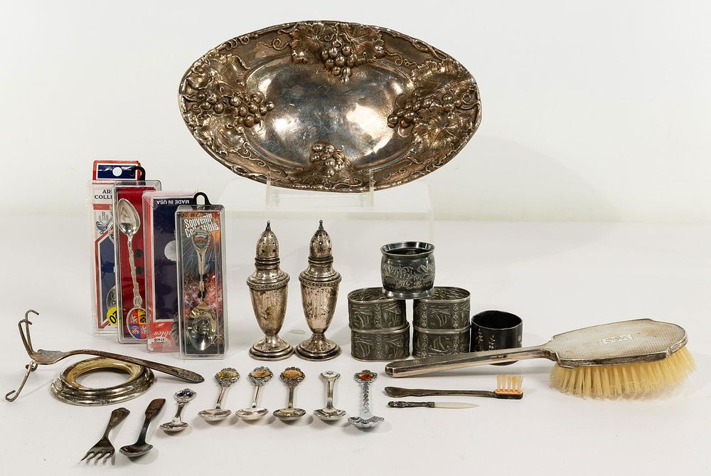 Lot 547: Sterling Silver and Silverplate Object Assortment