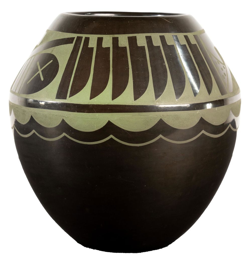 Lot 199: Martha Appleleaf San Ildefonso Blackware Vase