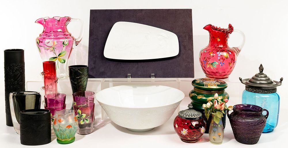 Lot 295: Art Glass Assortment