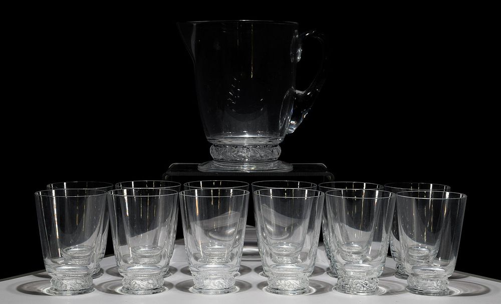 Lot 304: Lalique 'St. Hubert' Crystal Collection