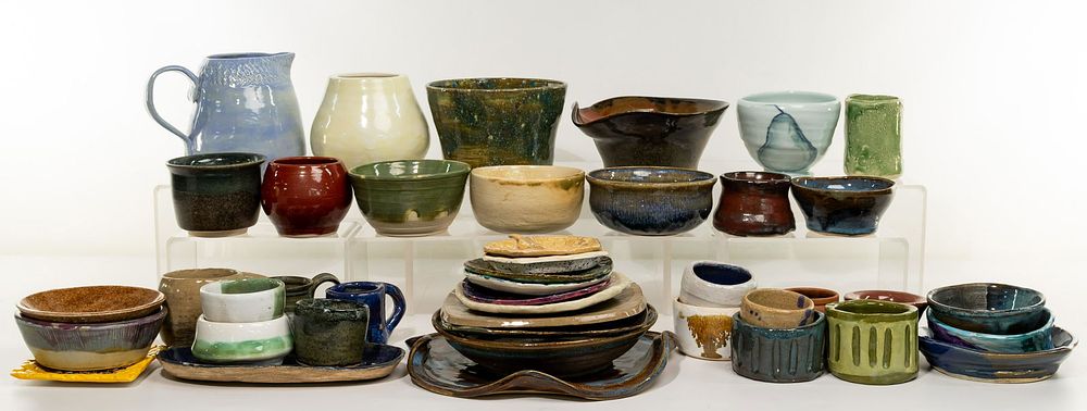 Lot 351: Studio Pottery Assortment