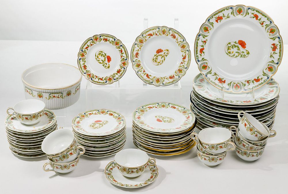 Lot 352: Charles Field Haviland Limoges 'Mozart Chantoung'