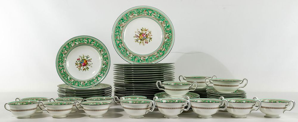 Lot 356: Wedgwood 'Florentine' Bone China Service