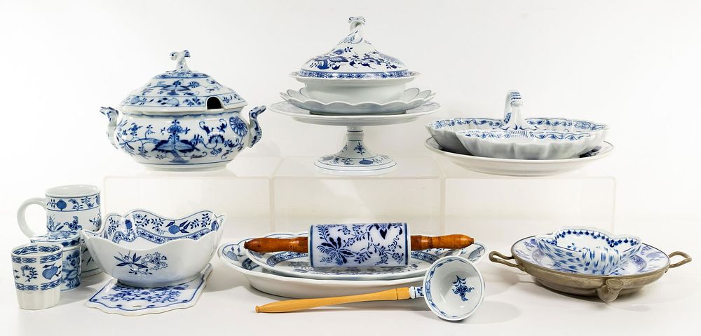 Lot 373: Meissen and Meissen Style Porcelain Assortment