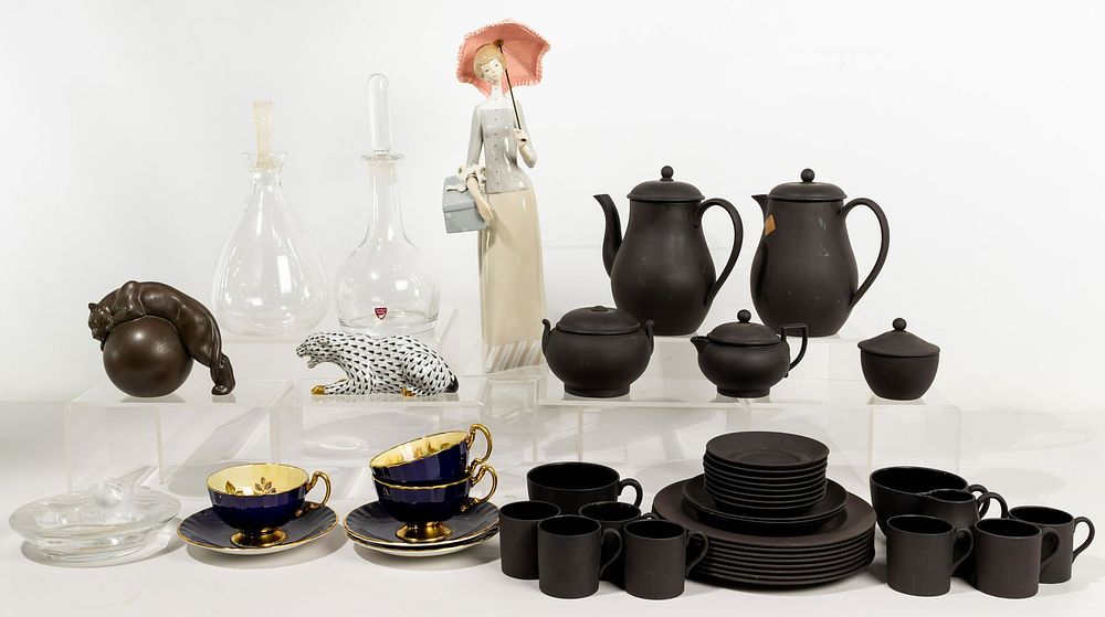 Lot 379: Crystal, Figurine and Porcelain Assortment