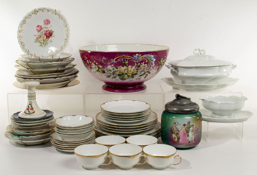 Lot 381: Porcelain Assortment