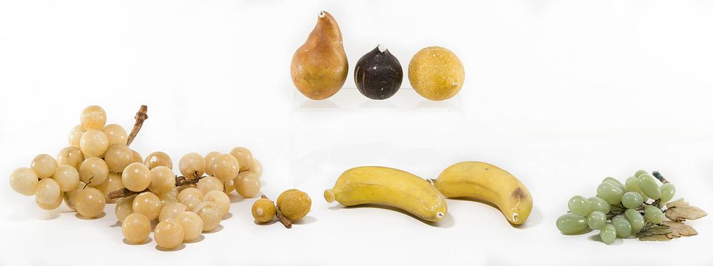 Lot 431: Stone Fruit Assortment
